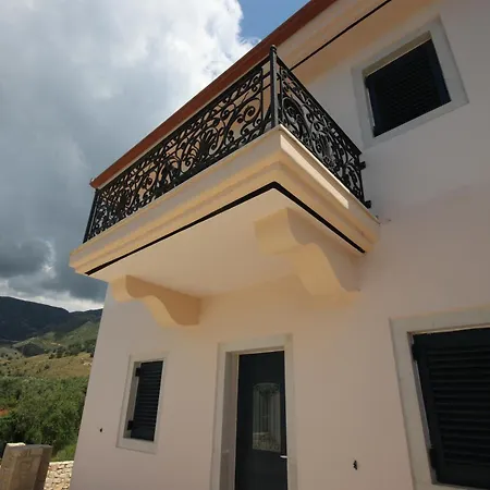 Mario Villa *