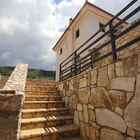 Mario Villa Himare