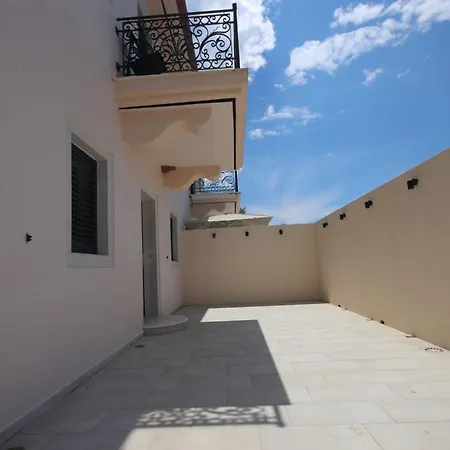 Mario Villa Himare